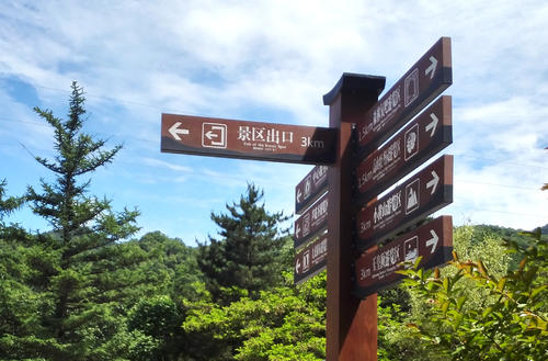 旅游景區(qū)標(biāo)識一般包括什么東西？